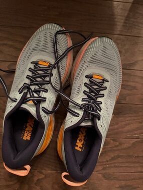 Hoka Bondi 8 women running sz 8.5
